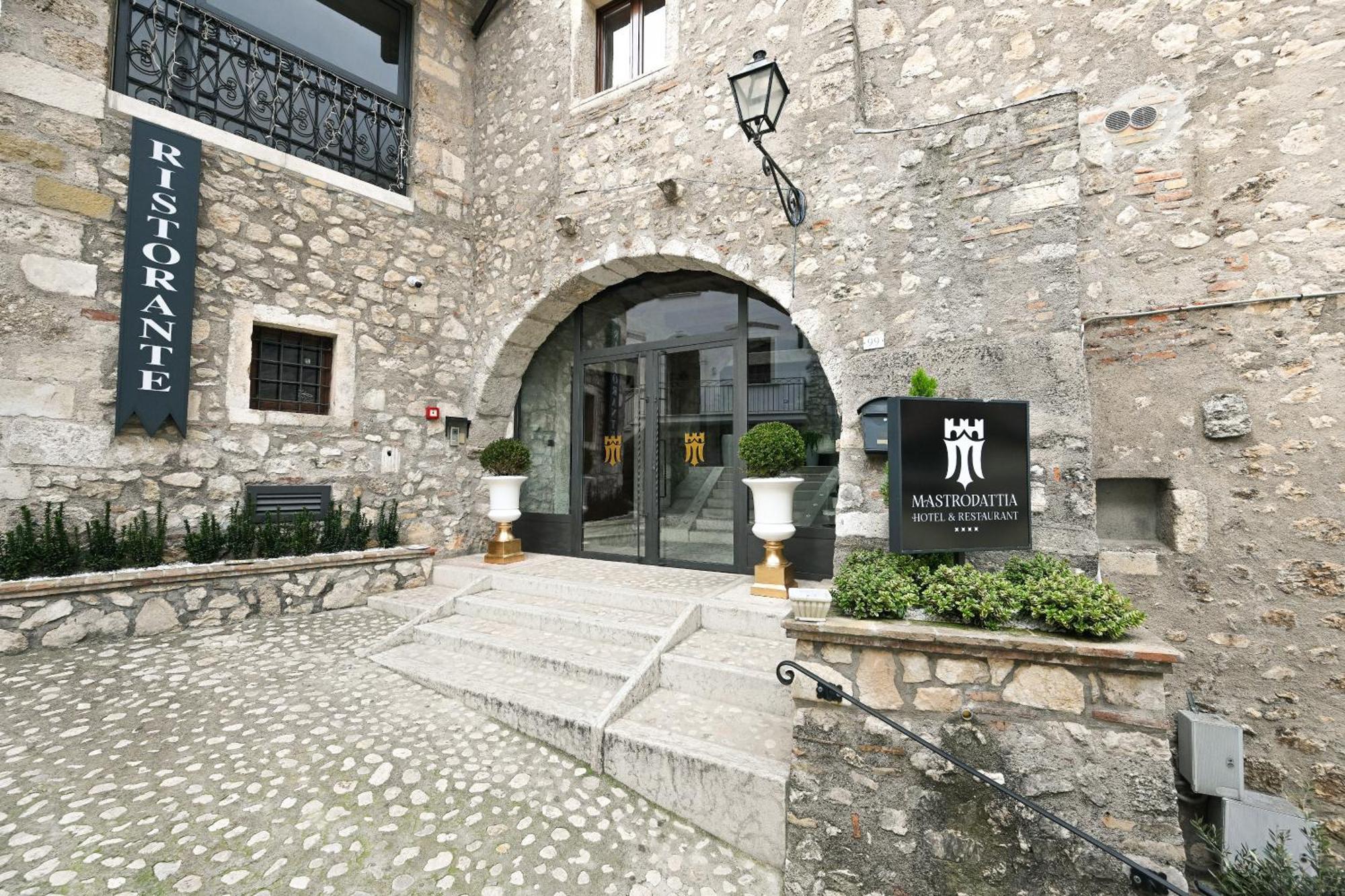 Hotel Mastrodattia Celano Ngoại thất bức ảnh